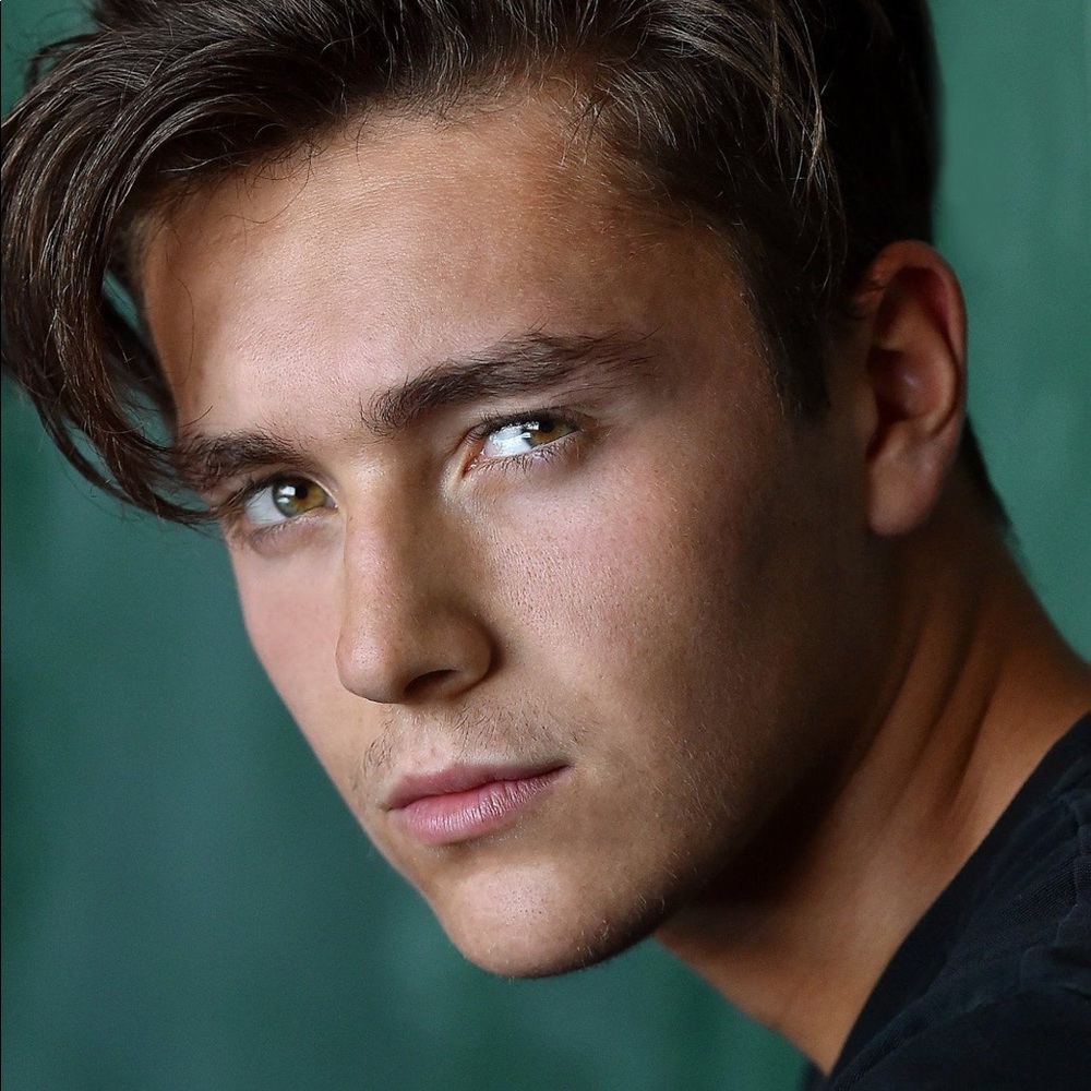 Meet your Posher, Tray